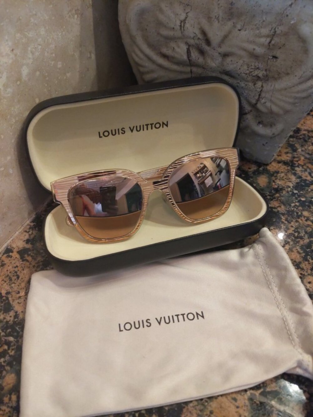 RAREAuthentic Louis Vuitton Epi Audrey Rose Gold Metallic 53mm Sunglasses Z0814U